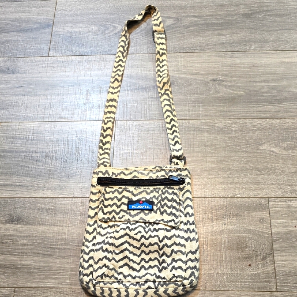 Kavu Zigzag Pattern Crossbody Bag in Tan and Black